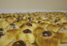 Pečení svatebních koláčků a frgálů