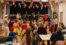 Karneval Komunitní školy SOVA bavil děti v Neubuzi